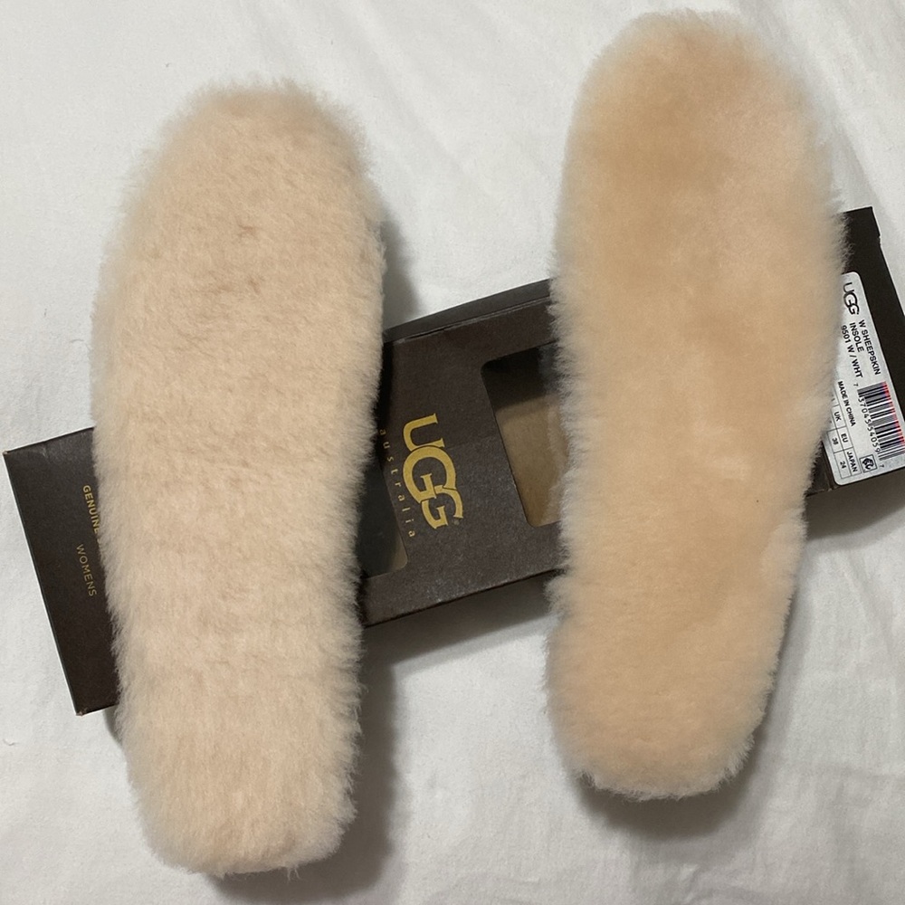 Brand New UGG Genuine Sheepskin Insoles Size 7
9501 W / WHT